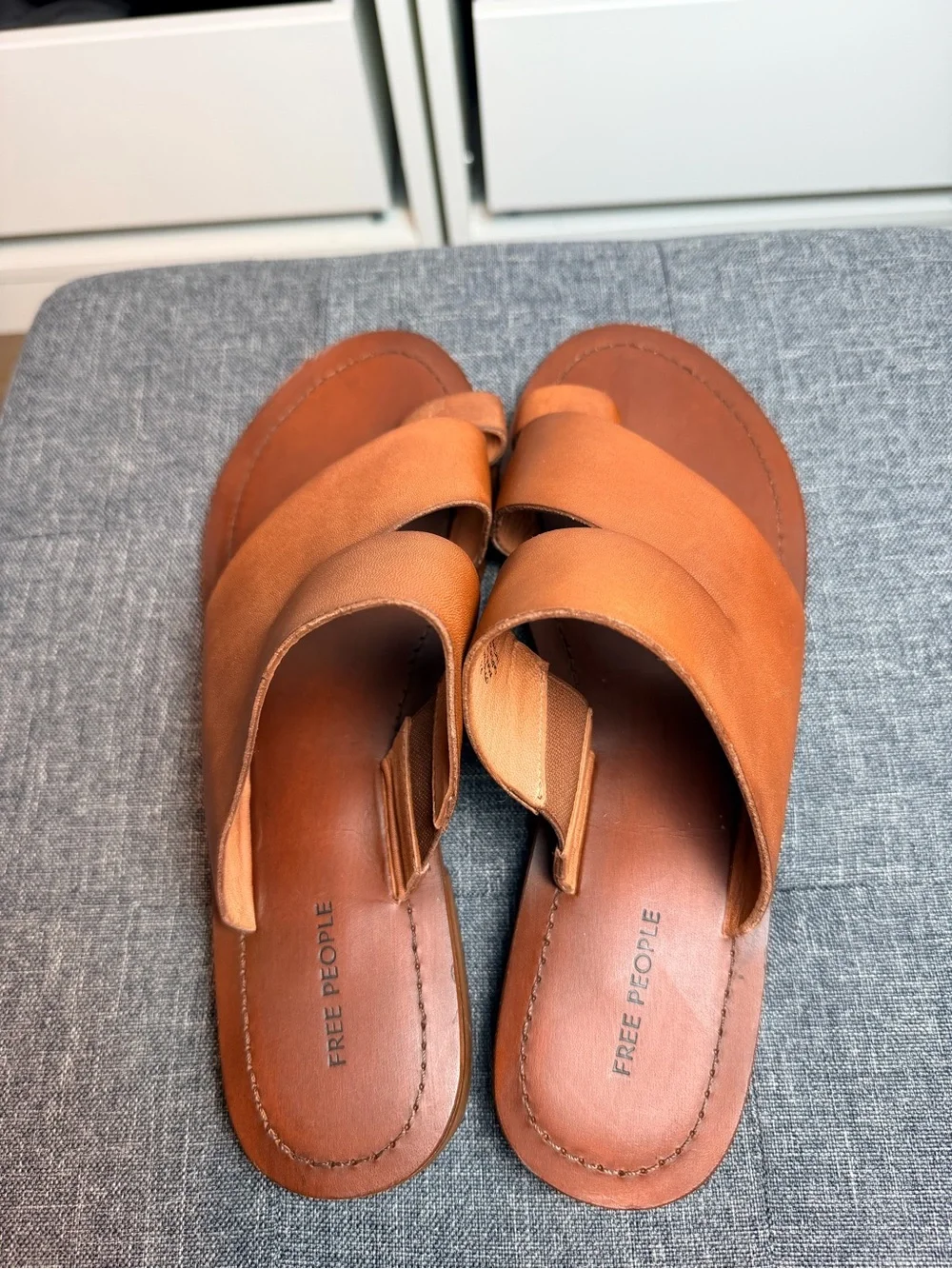 Free People Abilene Toe Loop Sandals Luggage Brown Leather Size 9.5 NWOT Boho